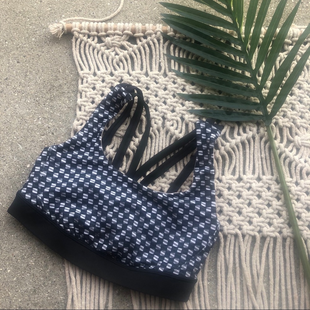 Lululemon Sports Bra Energy Exhale Size 4 Strappy